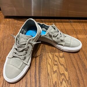 Blowfish Sneaker Shoes, size 7 medium